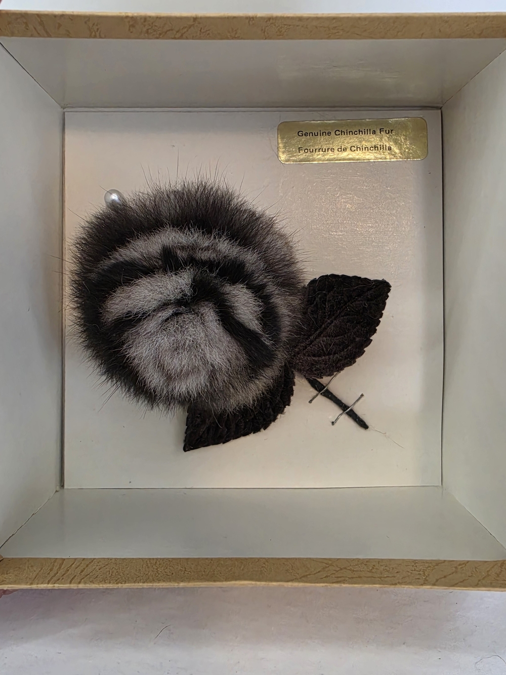 VINTAGE GENUINE CHINCHILLA FUR ROSE BROOCH • CANADA • NOS • ORIGINAL BOX
